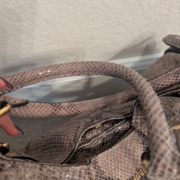 ✨ Like New Michael Kors Snake Print 3 Compartment Shoulder Bag - Tan - Picture 11 of 16